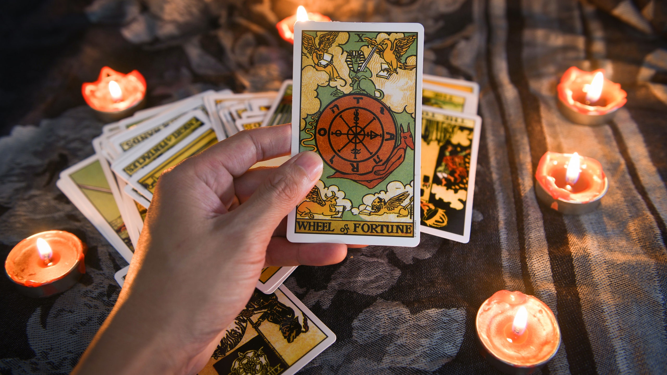 Magic love tarot readings: find answers to your relationship questions with easy and simple steps.